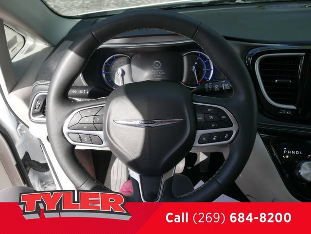 Used 2024 Chrysler Pacifica Limited FWD image 28