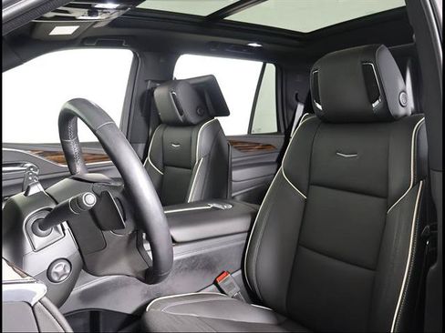 Used 2023 Cadillac Escalade Premium Luxury RWD image 7