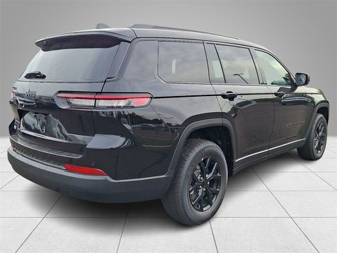 New 2025 Jeep Grand Cherokee L Altitude image 3