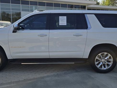 Used 2021 Chevrolet Suburban Premier w/ Premium Package image 8