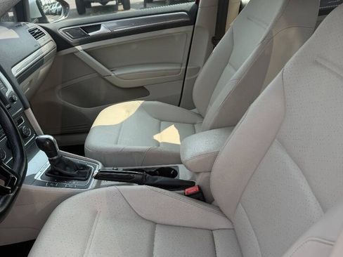 Used 2017 Volkswagen Golf Alltrack S AWD/4WD image 3