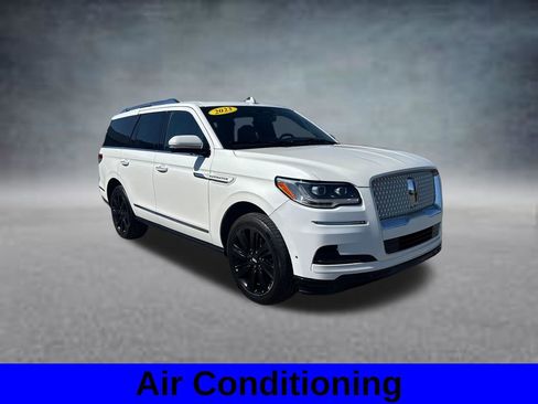 Used 2023 Lincoln Navigator Reserve AWD/4WD image 4