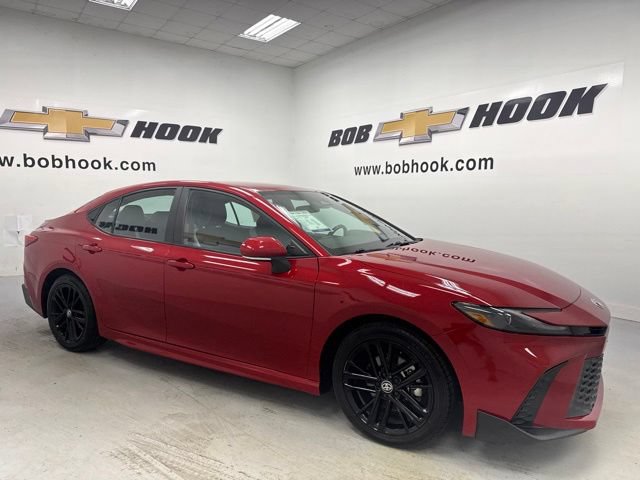 Used 2025 Toyota Camry SE FWD image 3