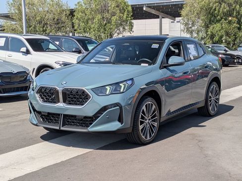 Used 2025 BMW X2 xDrive28i AWD/4WD image 2