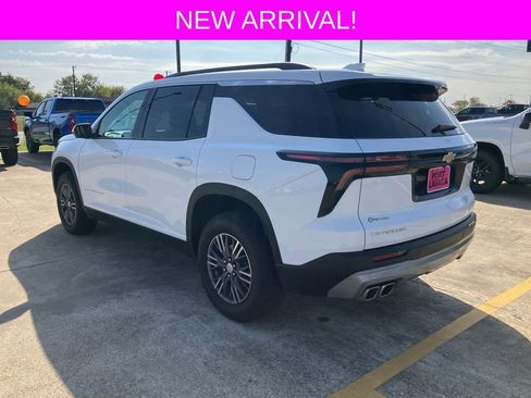 Used 2024 Chevrolet Traverse LT w/ LPO, Floor Liner Package image 5