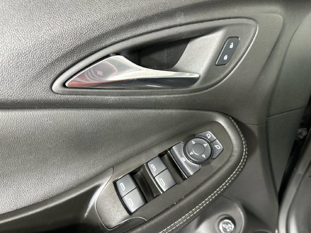 Used 2023 Buick Encore GX Select w/ Sport Touring Package FWD image 25