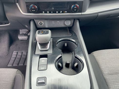 Used 2023 Nissan Rogue SV image 23