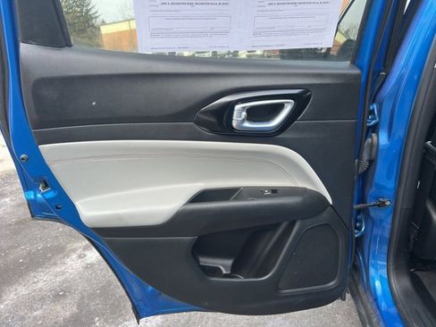 Used 2022 Jeep Compass Limited image 15