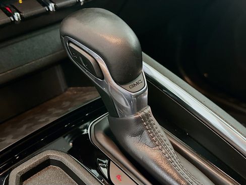 Used 2024 GMC Canyon Elevation w/ Convenience Package image 20