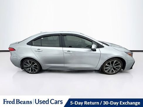 Used 2022 Toyota Corolla SE w/ SE Premium Package image 9