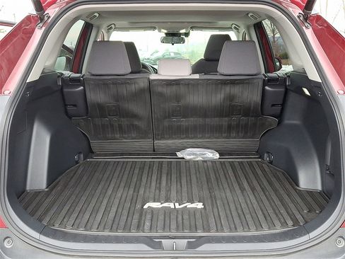 Used 2022 Toyota RAV4 XLE w/ Convenience Package image 30