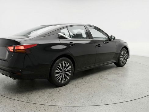 Used 2025 Nissan Altima 2.5 SV image 9