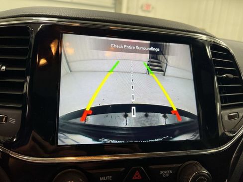 Used 2019 Jeep Grand Cherokee Altitude AWD/4WD image 15