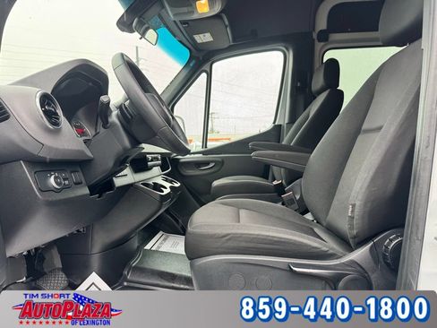 Used 2025 Mercedes-Benz Sprinter 2500 image 33