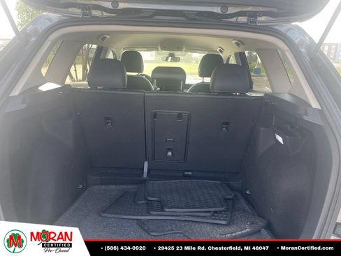 Used 2025 Volkswagen Taos SE FWD image 8