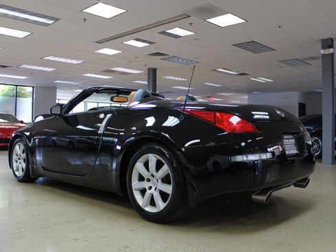 Used 2004 Nissan 350Z Touring RWD image 3