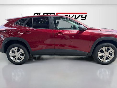 Used 2025 Chevrolet Trax LS image 8