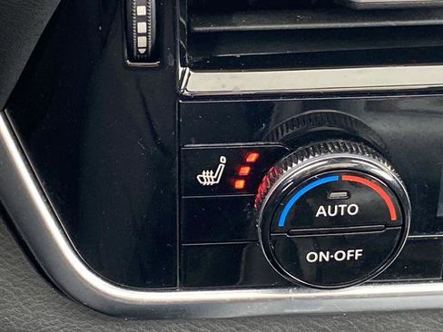 Used 2023 Nissan Rogue SL image 8