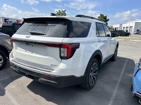 Used 2025 Ford Explorer ST-Line AWD/4WD image 4
