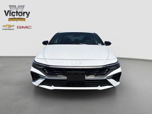 Used 2025 Hyundai Elantra Sport FWD image 2