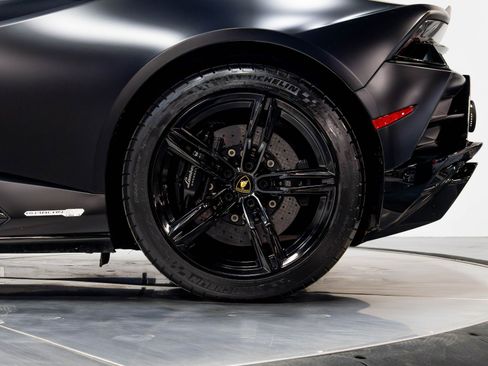 Used 2021 Lamborghini Huracan EVO RWD image 40
