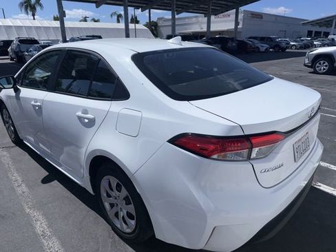 Used 2025 Toyota Corolla LE image 9