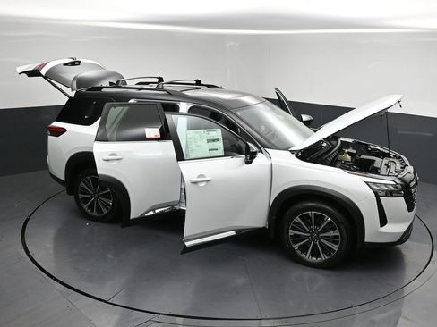 New 2026 Nissan Pathfinder Platinum w/ Lighting Package AWD/4WD image 34