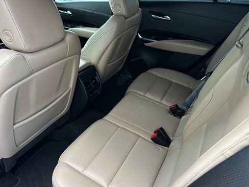 Used 2024 Cadillac XT4 Luxury w/ Cold Weather Package FWD image 14