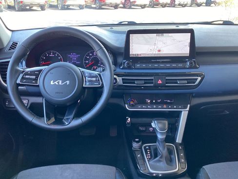 Used 2023 Kia Seltos S w/ Navigation Package AWD/4WD image 14