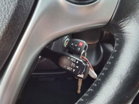 Used 2014 Toyota Camry SE FWD image 18