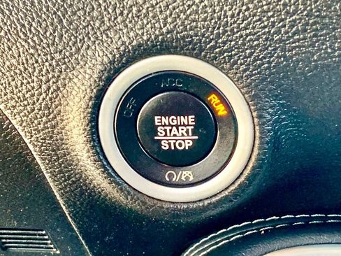 Used 2022 Dodge Challenger R/T RWD image 31