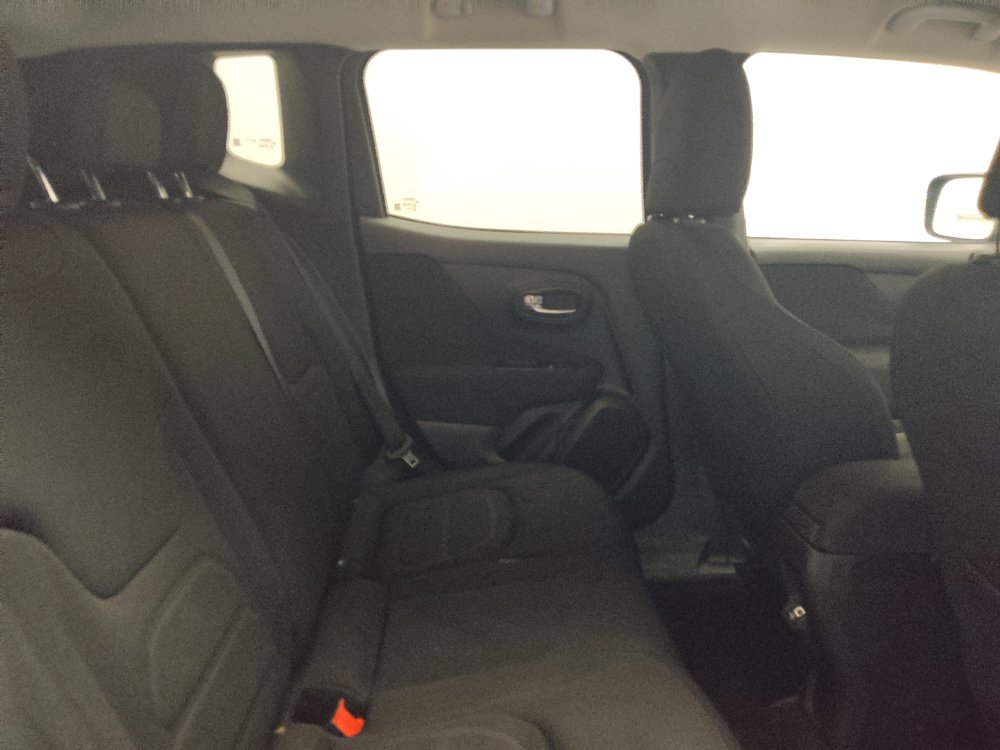 Used 2020 Jeep Renegade Latitude w/ UConnect 8.4 Nav Group FWD image 19