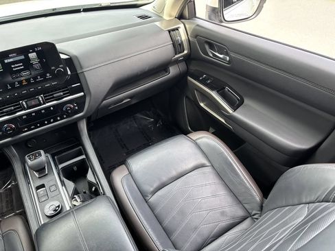 Used 2023 Nissan Pathfinder Platinum w/ Cargo Package AWD/4WD image 23