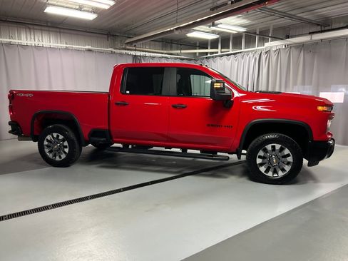 Used 2024 Chevrolet Silverado 2500 Custom w/ Custom Value Package image 8