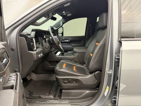 Used 2024 GMC Sierra 1500 AT4 w/ Technology Package AWD/4WD image 5