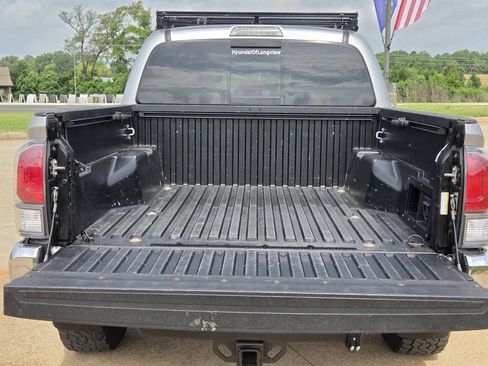 Used 2020 Toyota Tacoma TRD Off-Road AWD/4WD image 8