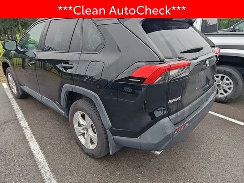 Used 2021 Toyota RAV4 XLE w/ Convenience Package FWD image 4