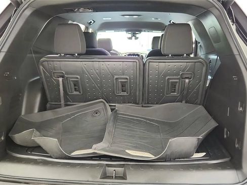 Used 2023 Chevrolet Traverse LT w/ Rear Camera Mirror Package AWD/4WD image 39