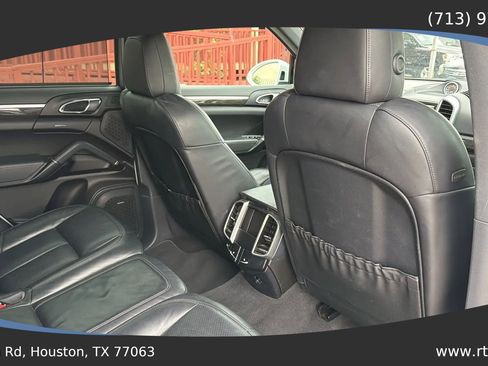 Used 2016 Porsche Cayenne S image 36