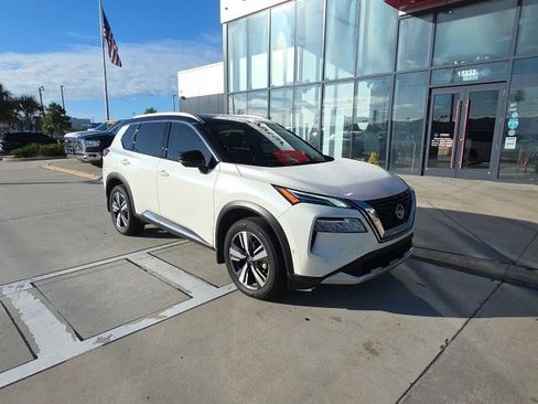 Used 2023 Nissan Rogue Platinum w/ Platinum Premium Package image 2