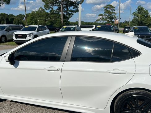 Used 2025 Toyota Camry SE FWD image 5