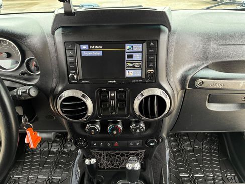 Used 2017 Jeep Wrangler Unlimited Sport w/ Quick Order Package 24S AWD/4WD image 16