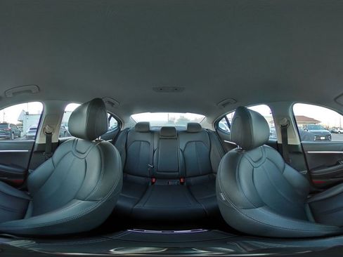 Used 2025 Genesis G70 2.5T image 43