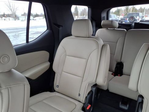 Used 2023 Chevrolet Traverse Premier image 13