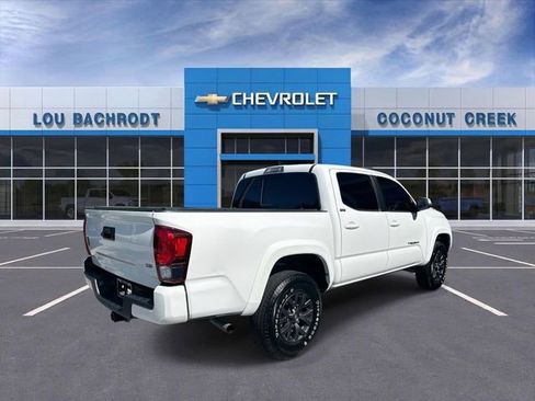 Used 2022 Toyota Tacoma SR5 w/ Technology Package RWD image 8