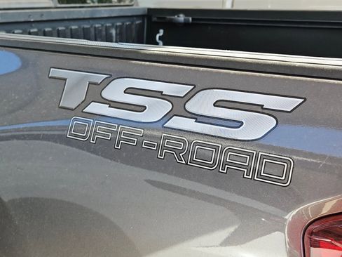 Used 2022 Toyota Tacoma SR w/ SR Convenience Package image 8