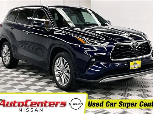 Used 2022 Toyota Highlander Platinum AWD/4WD image 1