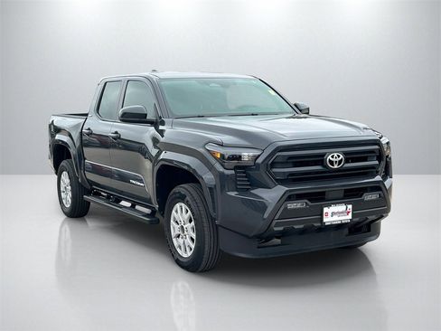 Used 2025 Toyota Tacoma SR5 image 3