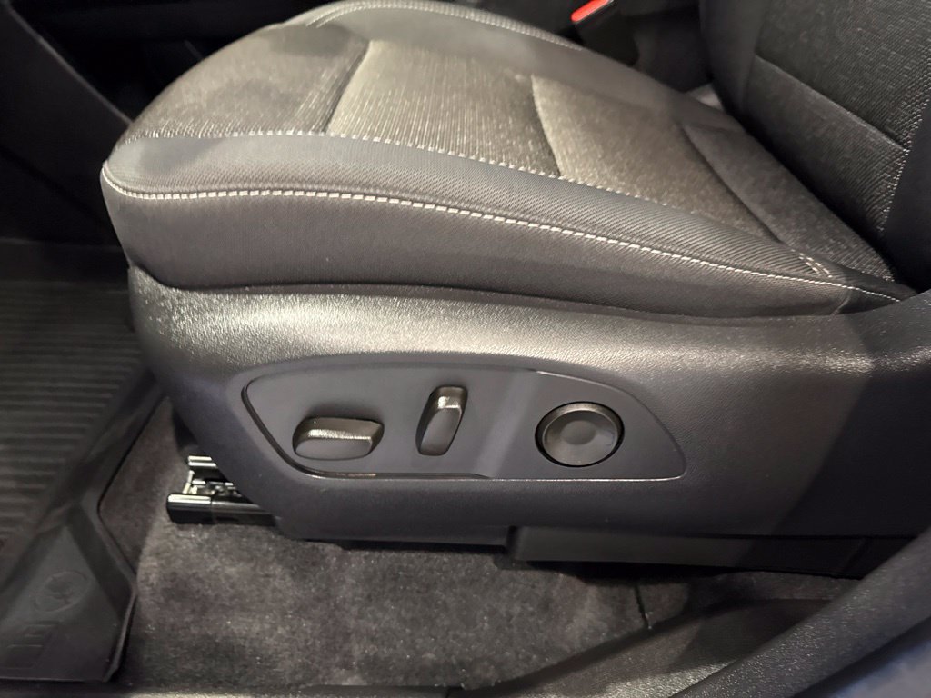 Used 2025 Chevrolet Traverse LT w/ Driver Confidence Package AWD/4WD image 27