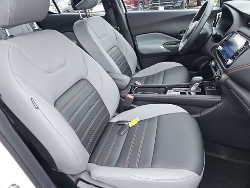 Used 2023 Nissan Kicks SR w/ SR Premium Package image 17